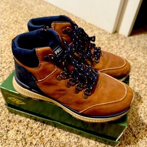 Boys winter zip up dressy shoes. Sprox brand. Size 2.